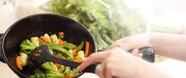 Benefits of Nylon Kitchen Tools | Xtrema Pure Ceramic Cookware