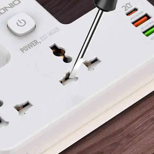 LDNIO Power Socket 2 Port with 2 USB and 1 USB-C PD & QC3.0 UK Plug @ ido.lk