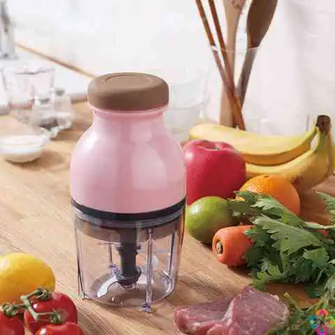 It can be used for cutting, chopping, mixing, mincing, and mixing ingredients.