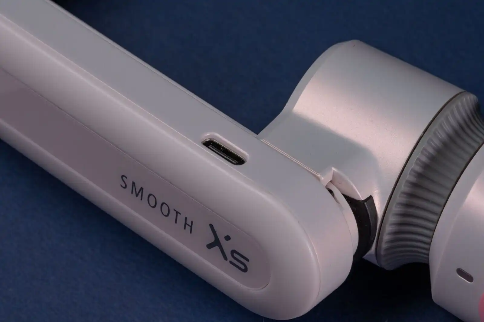 Smooth XS Smartphone Gimbal Stabilizer SM110 in Sri Lanka | ido.lk